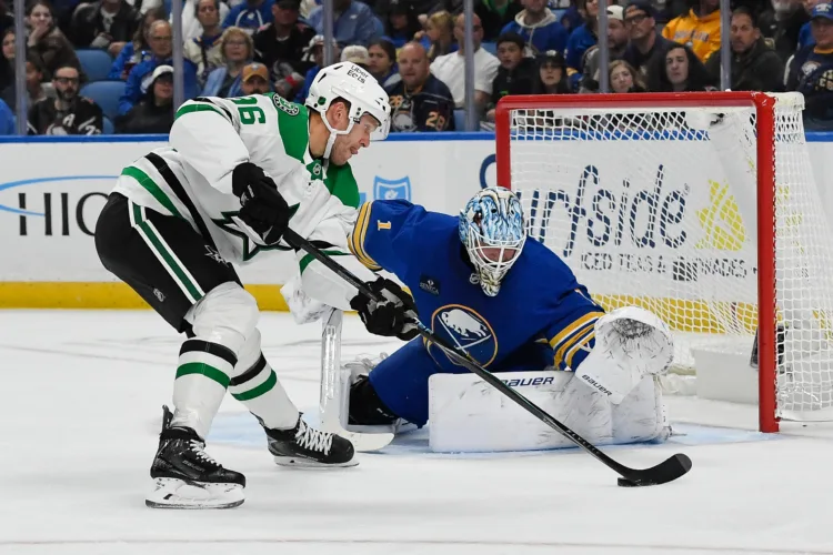 Oettinger, Stars blank Sabres 4-0